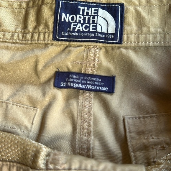 The North Face Shorts size 32 - Picture 3 of 8